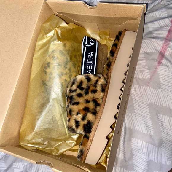 COPY - Fuzz UGG Slippers - Picture 1 of 6